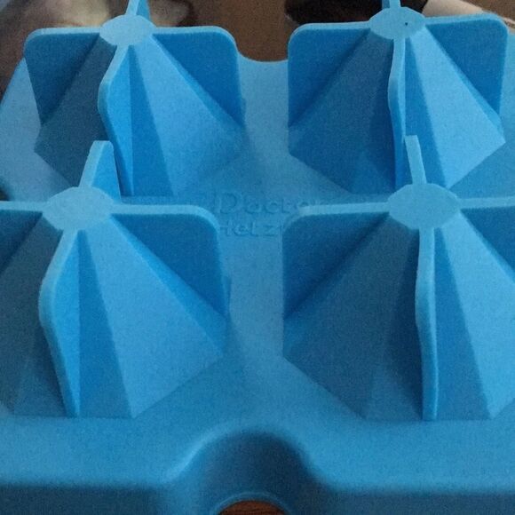 Bundle Sale 3 for $15 | Dr. Hetzner 4-Pack Diamond Shape Ice Cube Trays - Picture 12 of 14